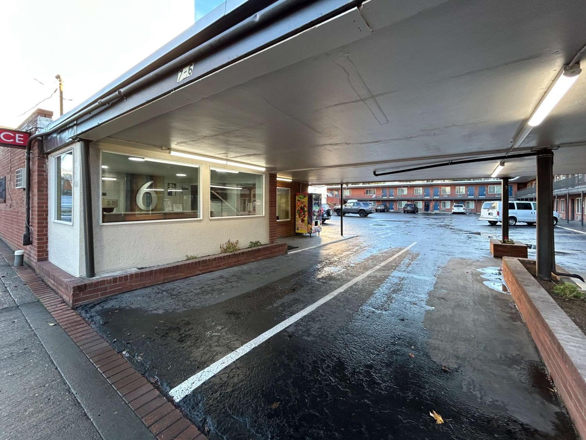 Econo Lodge Vancouver Extérieur photo